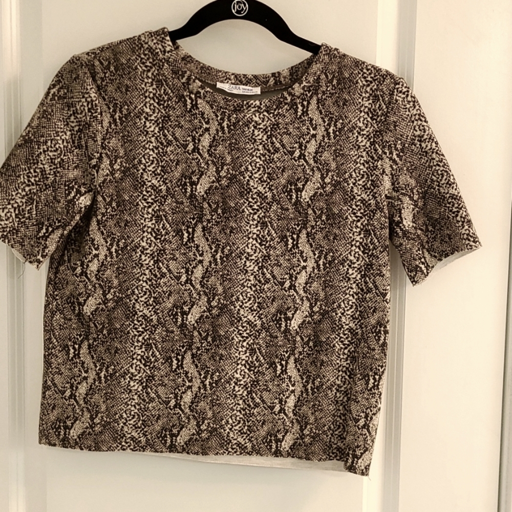 Zara top. Sweater like material